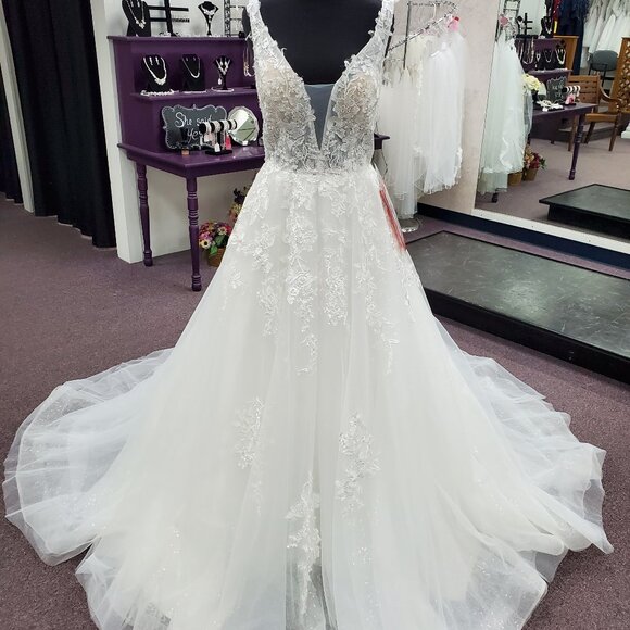Everette Size 10 Ivory Private Label Lace /Tulle Ballgown Bridal Gown - Picture 1 of 7